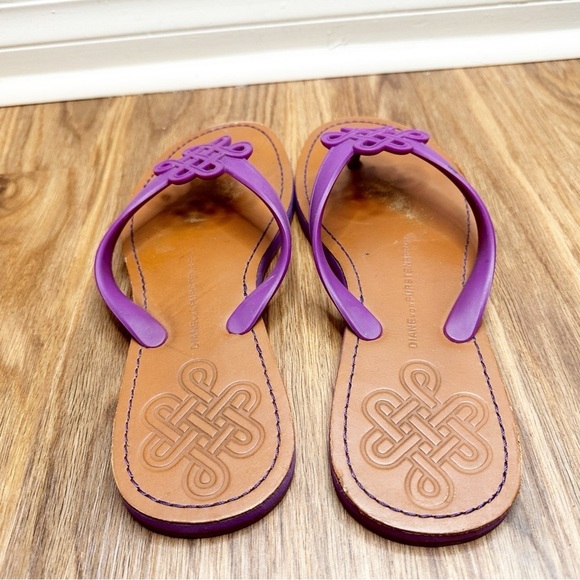 ✨Diane Von Furstenberg flip flops✨ - Picture 5 of 6